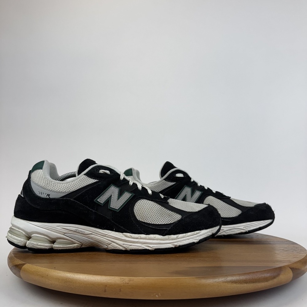 Mens New Balance 2002R Black Green Athletic Running Sneakers Shoes Size 11.5 GUC